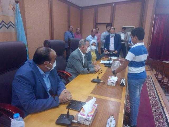 محافظ كفر الشيخ يشهد القرعة العلنية لمشروع عربات الطعام والمشروبات والمسليات.. صور