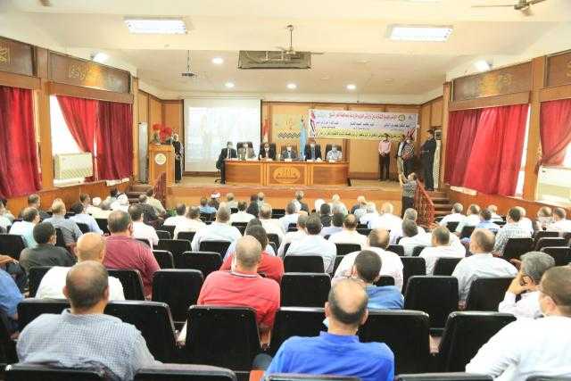  محافظ كفر الشيخ يدشن مؤتمراً لمشروع تأهيل المساقي والتحول للري الحديث بحضور المزارعين