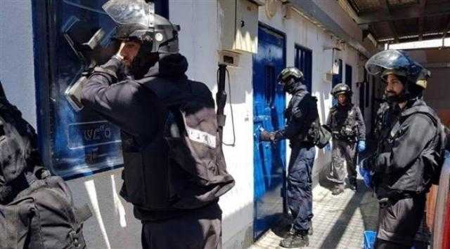إسرائيل توقف زيارات المعتقلين الفلسطينيين في سجونها حتى نهاية الشهر