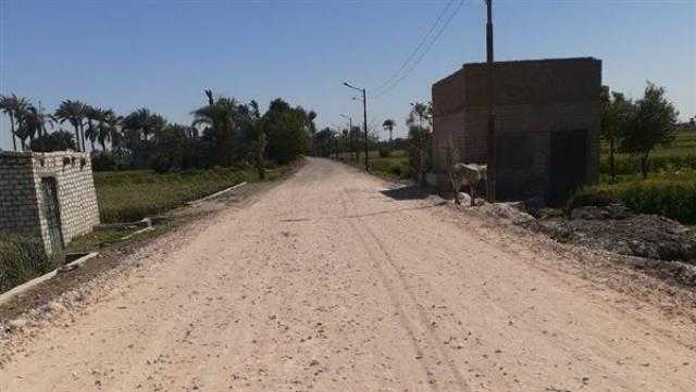 رصف طريق التناغة - فزارة ضمن خطة حياة كريمة في أسيوط