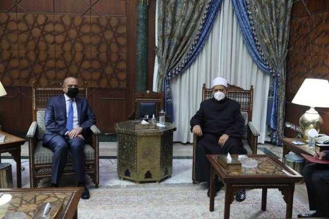 شيخ الأزهر يدعو إلى تطوير مدروس للتعليم في الوطن العربي