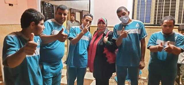 محافظ كفر الشيخ يوجه بنقل شاب لدار إيواء ويشيد بفريق ”مجتمع بلا مشردين”