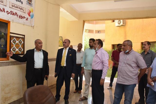 وفد "القومية للبريد" يعاين موقع إنشاء مكتب بجامعة الأقصر