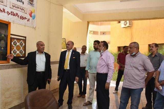 وفد ”القومية للبريد” يعاين موقع إنشاء مكتب بجامعة الأقصر.. صور