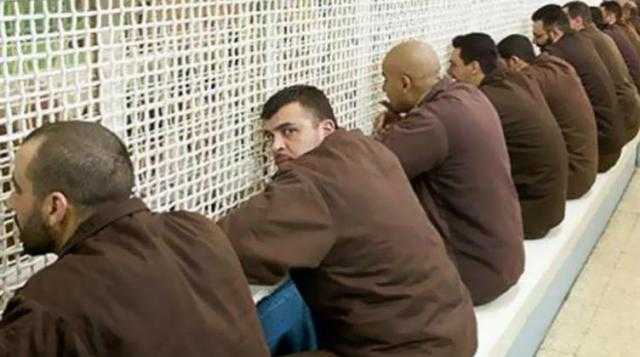 مئات الأسرى الفلسطينيين لدى إسرائيل يضربون عن الطعام بداية من الجمعة