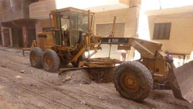 بدء رصف مدينة المعلمين وشوارع وميادين حى غرب في أسيوط