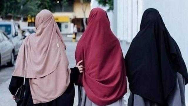 حكم الشرع في ارتداء الطرحة بدلا من الخمار.. الإفتاء توضح