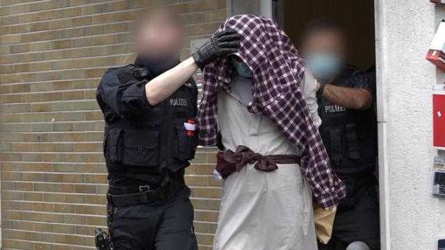 ألمانيا: الادعاء العام يطالب بإيداع سوري مشتبه في تخطيطه لمهاجمة معبد يهودي السجن الاحتياطي﻿﻿