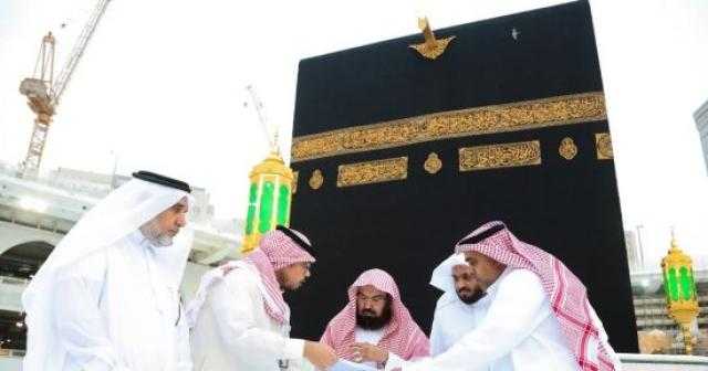 شؤون الحرمين تنفذ المرحلة الأولى من تثبيت مسارات ذوي الإعاقة في بعض مداخل المسجد الحرام