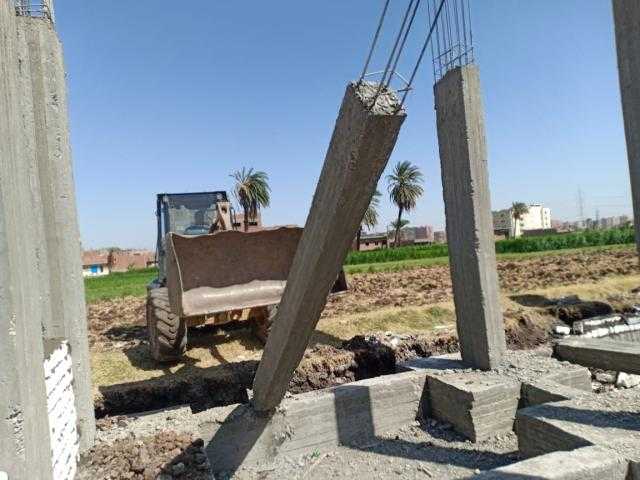 إزالة وإيقاف حالتي تعدِِ على الاراضي الزراعية بالمنيا