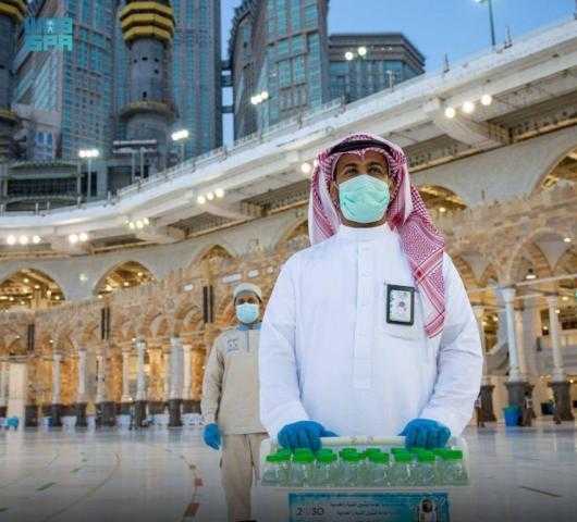 ماء زمزم .. عناية فائقة واختبارات يومية للتأكد من سلامته
