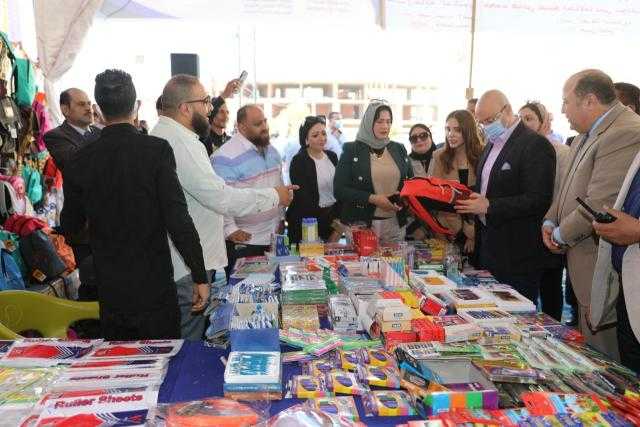 محافظ بني سويف يفتتح معارض ”أهلا مدارس” لتوفير المستلزمات الدراسية.. صور