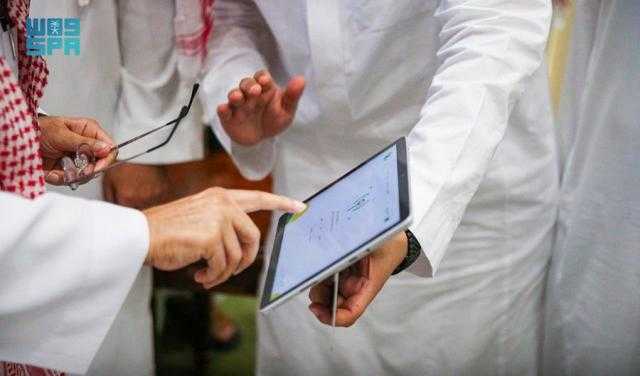 السديس يدشّن البث الإذاعي المباشر لدروس وخطب المسجد الحرام باللغات العالمية
