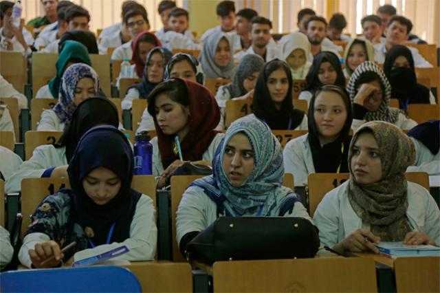 رئيس جامعة كابول ”الطالباني” يسمح للطالبات الحضور بشروط
