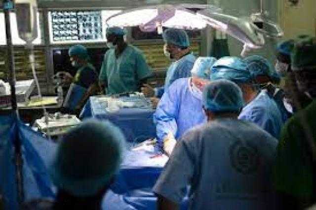 مركز الملك سلمان للإغاثة يجري 27 عملية جراحية في السنغال