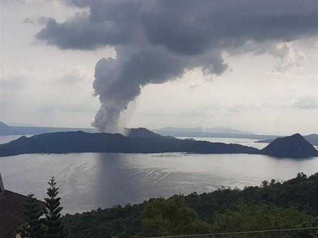 ظهور فوهة صغيرة جديدة لبركان بجزيرة لابالما الإسبانية