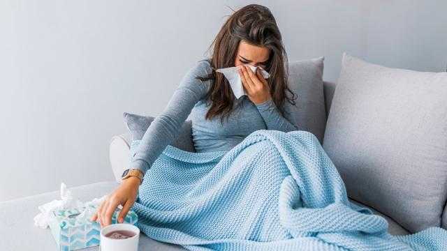 المصل واللقاح: أعراض كورونا في الموجة الرابعة بسيطة للغاية وأقل من البرد