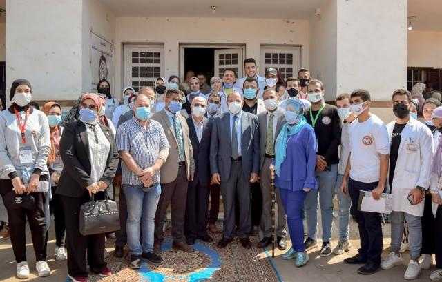 جامعة بني سويف تطلق قافلة شاملة لقريتي سدس وهربشنت ضمن ”حياة كريمة”.. صور