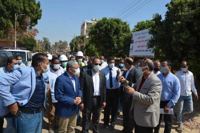 محافظ المنيا يتابع نسب تنفيذ مشروعات ”حياة كريمة” بقرى مركز أبو قرقاص.. صور