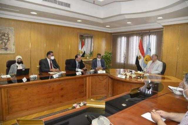 تفاصيل مناقشة محافظ أسيوط لخطط تنمية الصعيد مع وفد التنمية المحلية والبنك الدولي.. رؤية مصر 2030