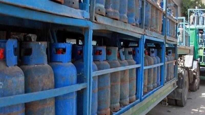 ضبط صاحب مستودع قبل بيع 210 أسطوانات في السوق السوداء بالبحيرة