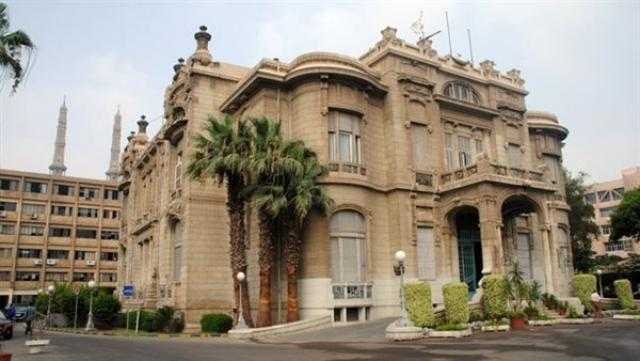 رئيس جامعة عين شمس يكشف موعد تطبيق قرار منع الدخول لغير المطعمين