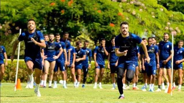 لاعبو الزمالك يخوضون تدريبات بدنية وإطالات بفندق الإقامة في كينيا