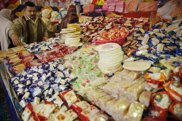 ما حكم شراء الحلوى والتهادي بها في المولد النبوي الشريف؟.. الإفتاء توضح