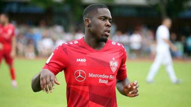 مانجالا لاعب شتوتجارت يخضع لاختبار كورونا ثالث بعد تباين نتيجة أول اختبارين