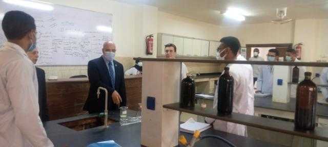 رئيس جامعة أسوان يتابع انتظام العملية التعليمية للعام الجامعي الجديد.. صور