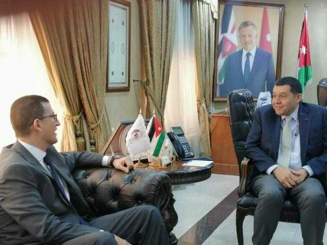 وزير العمل الأردني يؤكد حرصه على تذليل أي عقبات أمام العمالة المصرية