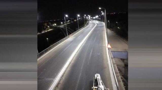 تركيب ٦٨ عامود إضاءة بطريق المسار السياحي في الأقصر