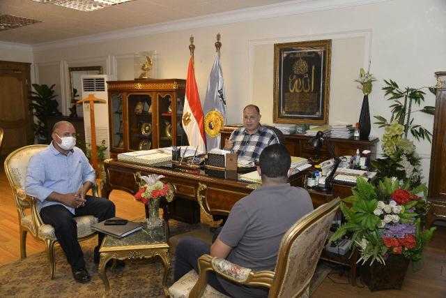 محافظ أسيوط يشدد على اتخاذ الاجراءات القانونية ضد المخالفين وتشغيل المفارم بالمراكز والأحياء ت