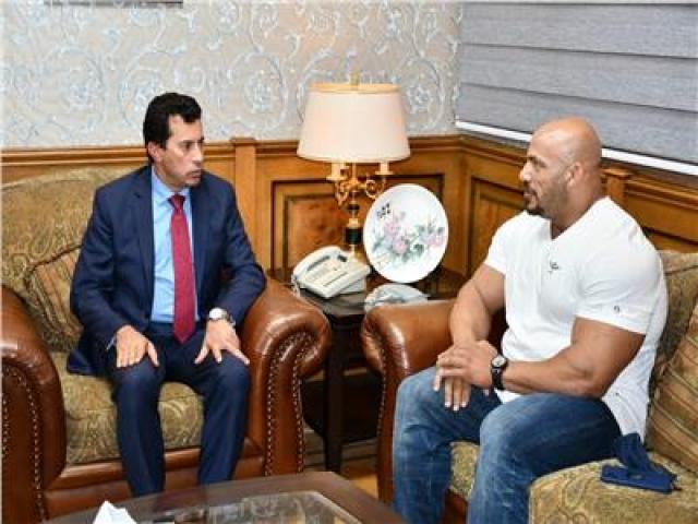 وزير الرياضة يستقبل بيج رامي