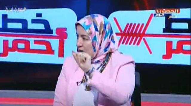 متصلة تحرج ضيفة ”خط أحمر”: مفيش ست أنانية.. والأخيرة: الرجل يستاهل