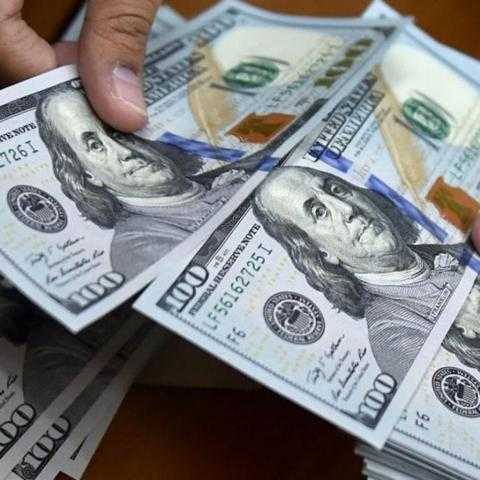 بالفيديو.. شركة تسلا تقفز إلى التريليون دولار