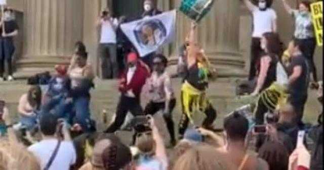 متظاهرون فى لندن يقتحمون متحف العلوم ويخططون لاحتلاله بسبب معرض