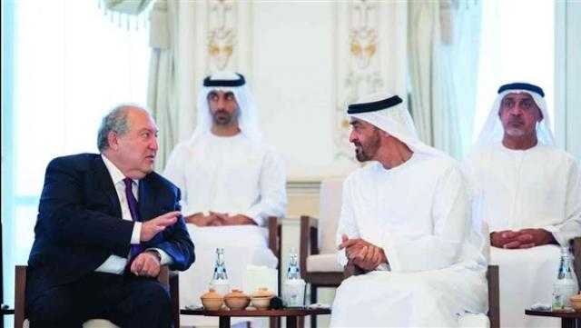 ولي عهد أبوظبي يبحث مع رئيسي أرمينيا وسيشيل القضايا الإقليمية والدولية