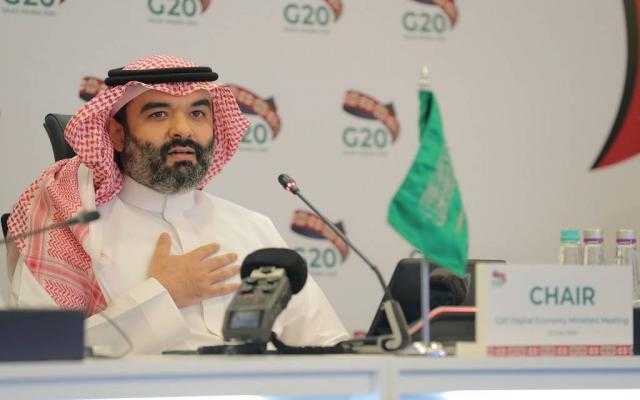 وزير الاتصالات السعودي يتوقع إطلاق 15 ألف قمر صناعي عالمياً بحلول 2030
