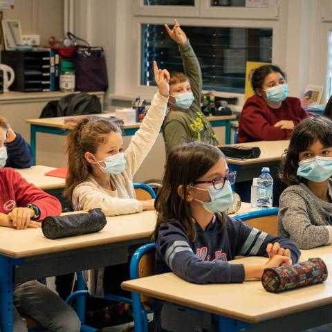 الذراع الأوروبي لمنظمة الصحة العالمية يحذر من إغلاق المدارس