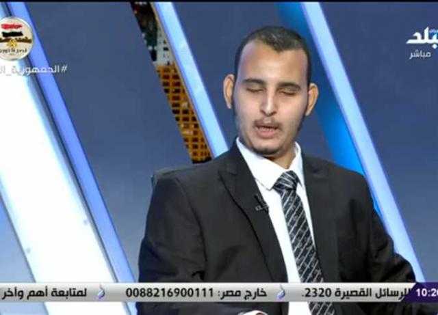 حكاية الطالب الكفيف عربي نعمان.. الأول على قسم صحافة بجامعة سوهاج