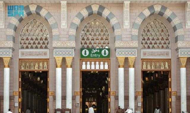 شاشات إلكترونية بعدة لغات لتسهيل وصول قاصدي المسجد النبوي بالمدينة المنورة