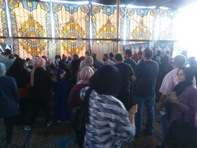 بالصور.. أعضاء ”زايد” يتوافدون على لجان التصويت بالنادي لانتخاب مجلس إدارة جديد