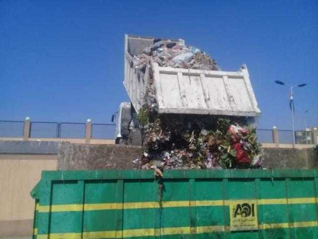 نقل 3000 طن قمامة ومخلفات لمصانع التدوير خلال حملات نظافة مكبرة بالبحيرة.. صور