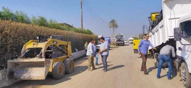 حملات مكثفة لرفع جميع التراكمات والأتربة على الطريق الإقليمي بالمنوفية.. صور