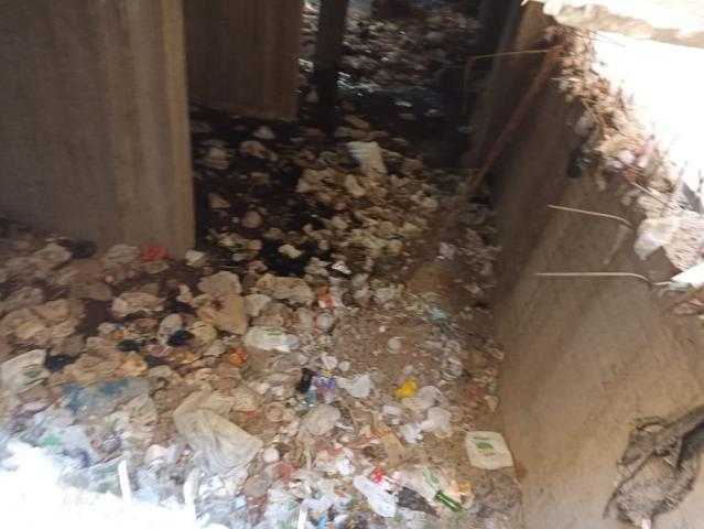 لا صحة ولا نظافة ولا خدمات.. أهالي دكرنس يعانون من أكوام القمامة