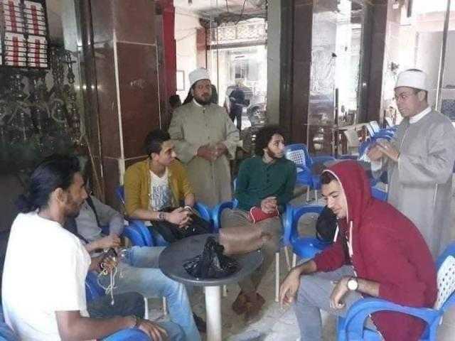 مشايخ الأزهر يجوبون الشوارع والمقاهي لتوعية الشباب بمخاطر جرائم العنف
