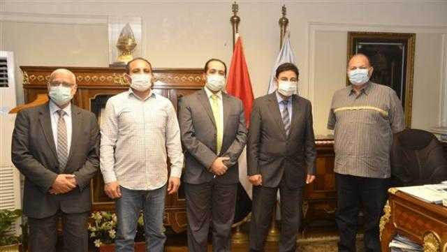 محافظ أسيوط يلتقي نقيب البيطريين لبحث سبل تطوير الوحدات بقرى المحافظة