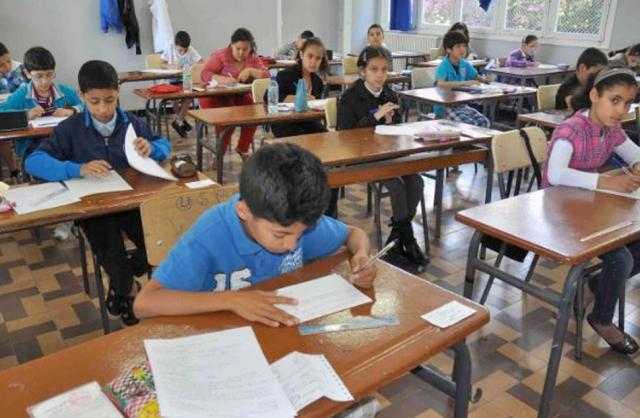 طلاب سنة رابعة ابتدائي يكشفون سبب معاناتهم من المناهج.. فيديو
