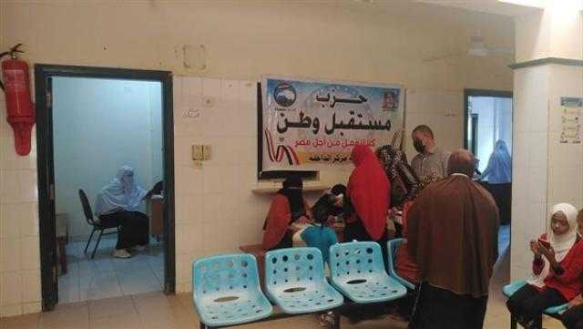 الكشف وصرف الدواء بالمجان لـ 153 مواطنًا في قافلة بالوادي الجديد